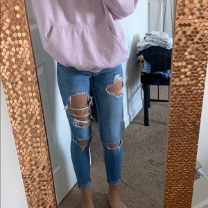 I’m selling a pair of ripped skinny jeans!